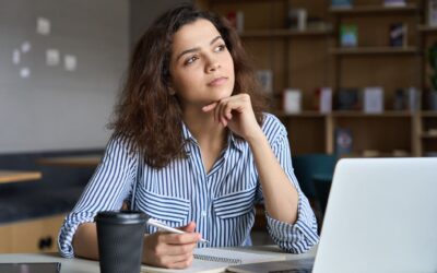 هل تريد إدارة مشاعرك بفاعلية أكبر؟ خصص وقتًا لكتابة مذكرات عن التجارب الصعبة